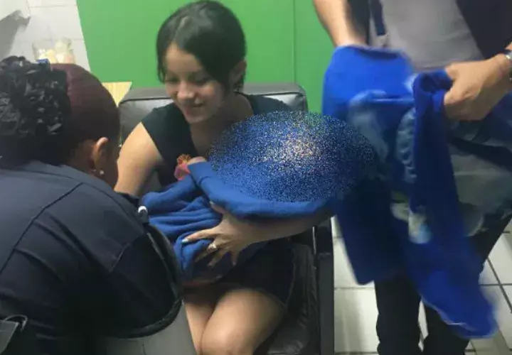 Se le brinda atención a la madre y al bebé raptado ayer en El Tecal de Arraiján. @SENANPanama