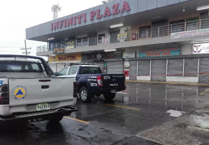 Los empleados confirmaron rajaduras profundas en la plaza de Arraiján. 