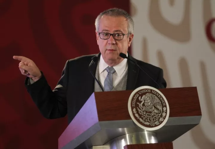  El ministro de Hacienda, Carlos Urzúa, renunció sorpresivamente alegando discrepancias con López Obrador.  FOTO/EFE
