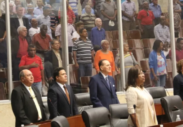 El proyecto 778 establece esta bonificación de 110 dólares para los jubilados.