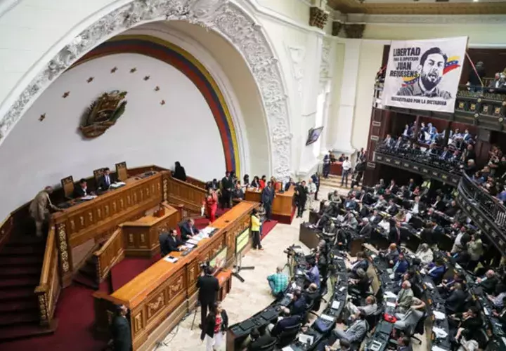 La Asamblea Nacional aprueba las leyes para el proceso de transición. FOTO/EFE