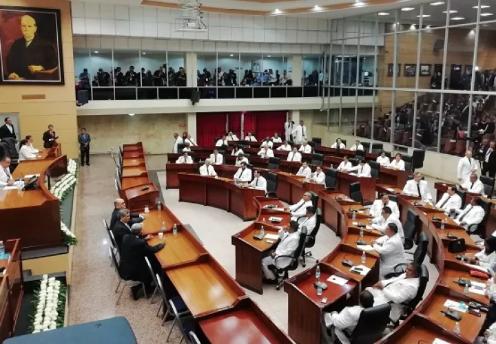 Solo 16 de los 50 diputados que buscaban reelegirse lograron, regresar a la Asamblea Nacional.