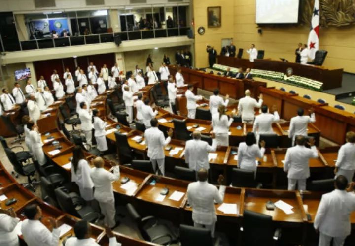 La presidencia de la comisiones de Presupuesto y Credenciales eran para Benicio Robinson y Raúl Pineda respectivamente.