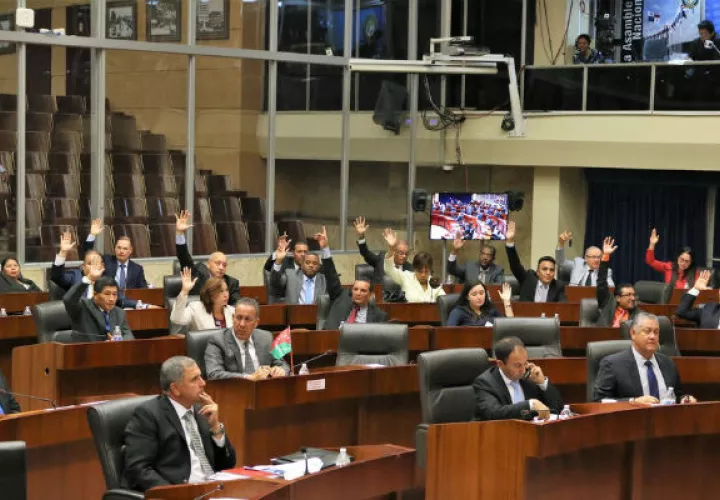 Aprueban en tercer debate proyecto que recompensa a personas que denuncien actos de corrupción. Foto: Panamá América.