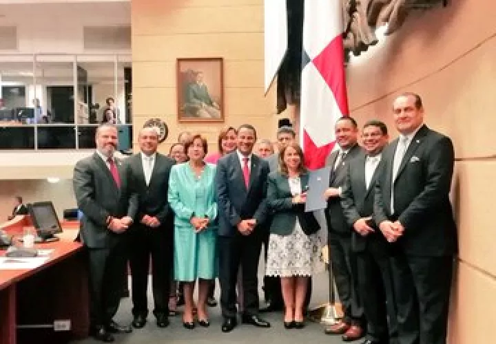 La ministra de Educación  Maruja Gorday presentó el proyecto que crea el Ministerio de Cultura.
