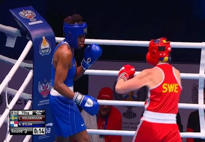 Atheyna Bylon en su pelea contra a la sueca Love Holgerson . Foto:‏ @fedebop
