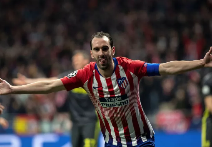 Diego Godín festeja su gol. Foto:EFE