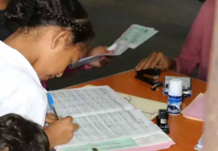 Este trimestre se ha atrasado la entrega de becas. 