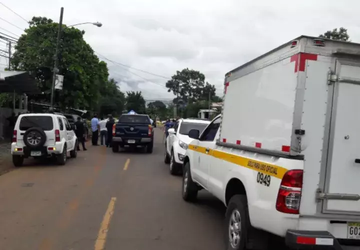 El dictamen de los médicos del Instituto de Medicina Legal y Ciencias Forenses confirmaron Lusti Oscarí Pineda Sánchez falleció a consecuencia de un shock hemorrágico por un impacto de bala en el tórax.