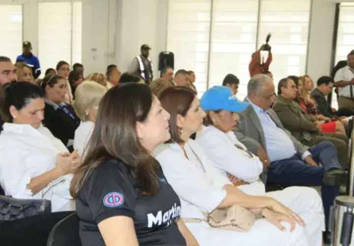 La audiencia se realiza en ausencia de Ricardo Martinelli, debido a que el Sistema Penitenciario no permitió que este asistiera al acto.