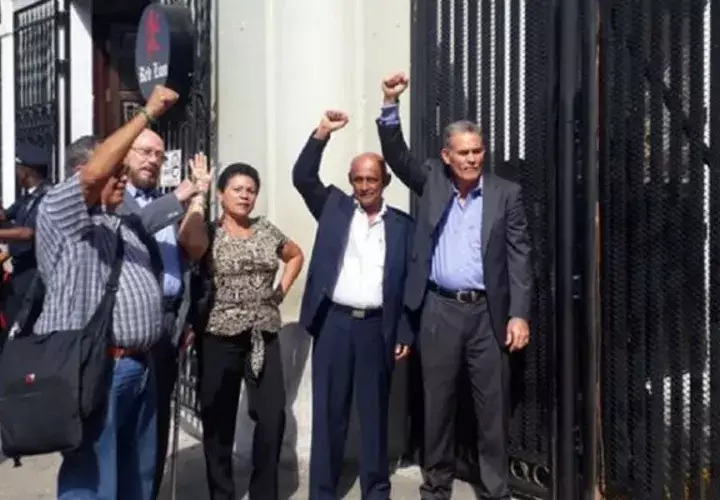 Comisión que se reunió con el presidente. Archivo
