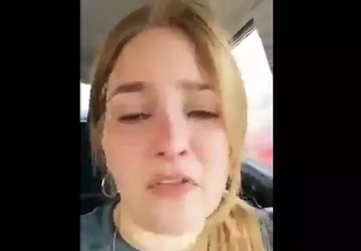 Policía impide que una mujer lleve a su hijo con autismo a un sanitario en el Causeway. Foto: Redes sociales.
