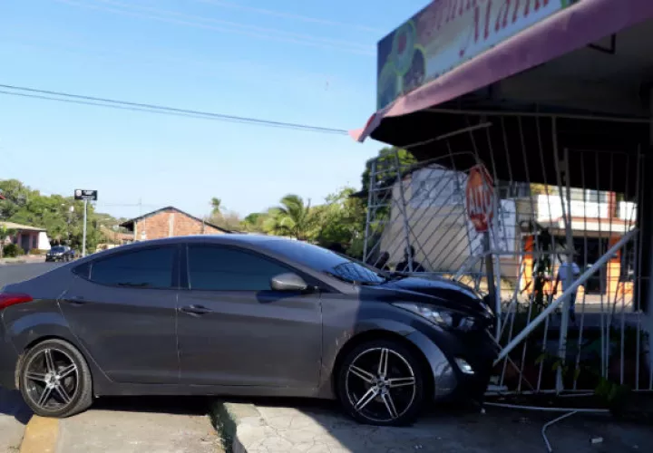 Fue colisionado por otro vehículo. Foto. Thays Domínguez. 