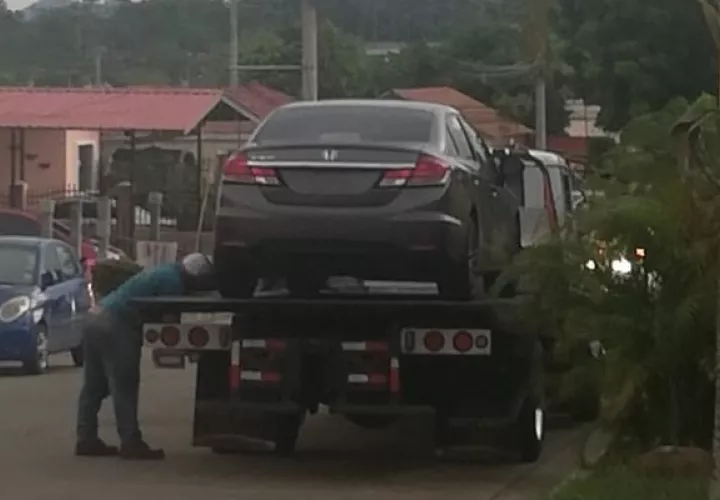 El automóvil fue localizado por unidades "Linces" de la Policía Nacional en la barriada Valle Dorado, provincia de Panamá Oeste.