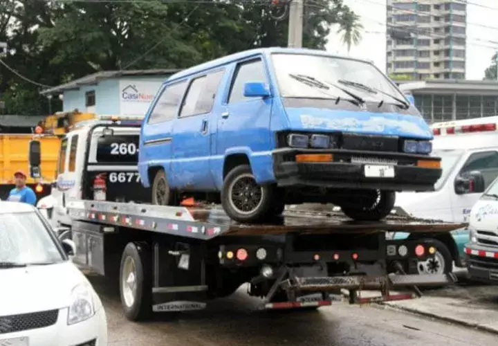 La remoción de los automóviles se realiza en todos los corregimientos de la comuna capitalina. 