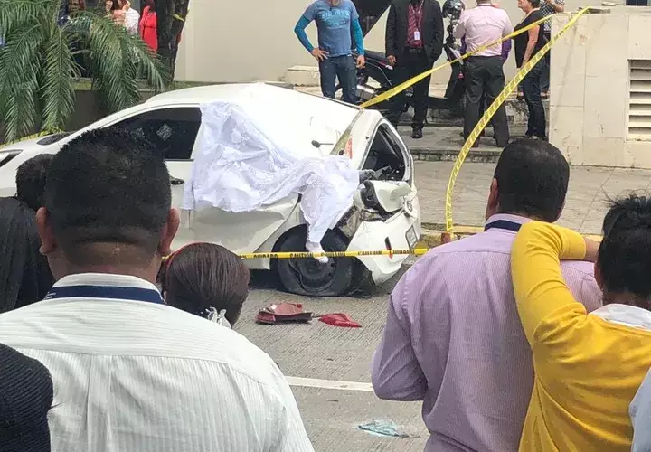 Muerte en la Avenida Balboa.