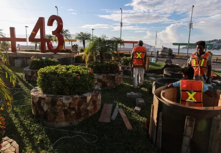 Monumento en conmemoración de los 43 estudiantes desaparecidos de Ayotzinapa. FOTO/EFE