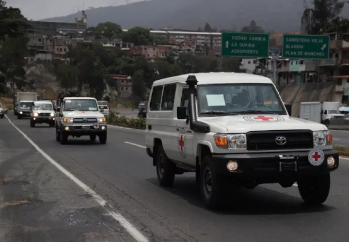  La Cruz Roja venezolana anunció el ingreso de un primer lote de ayuda humanitaria que incluye generadores eléctricos que serán destinados a varios hospitales con la finalidad de blindar estos lugares en medio de los frecuentes apagones que registra el país caribeño. FOTO/EFE