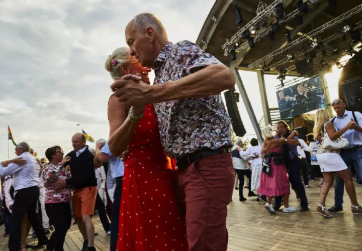 El Benny Anderssons Orkester hizo giras este verano como una “dansband”, tradición que ha entretenido a generaciones de suecos. Foto/ David B. Torch para The New York Times.