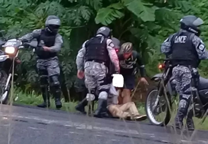 Las autoridades capturaron a los sicaros y recuperaron dos armas de fuego. Foto/Diómedes Sánchez