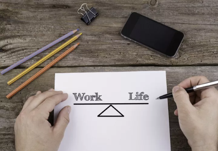 Encontrar un balance entre la familia y el trabajo es un reto.  Foto: Web