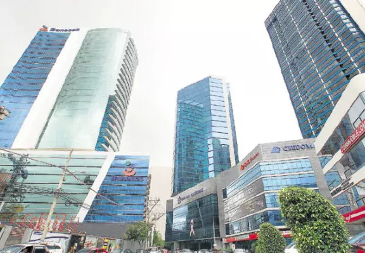 En el país operan más de 50 bancos privados. Archivo