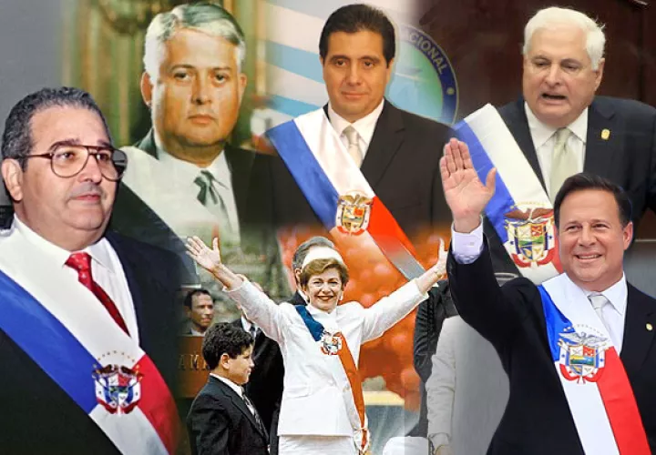 La banda presidencial lleva bordado el escudo nacional en posición perpendicular con respecto a la barbilla del presidente de la República. 