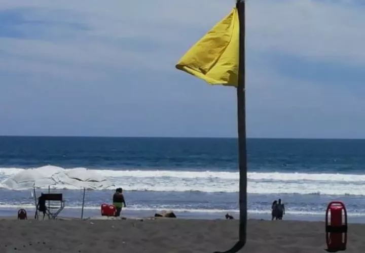 Alerta por oleaje en Playas del Pacífico este Viernes Santo. Foto/Sinaproc