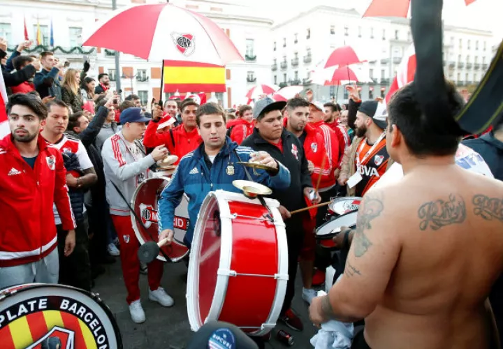 Aficionados de River Plate en el centro de Madrid. Foto EFE