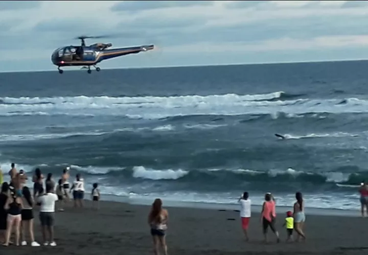 La playa fue desalojada por medidas de seguridad.