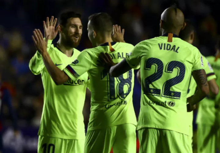 Barcelona comanda la liga española. Foto:AP