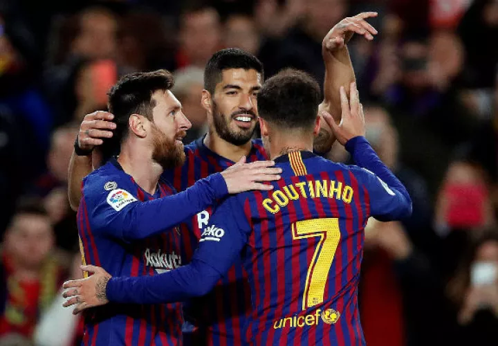 Jugadores del Barcelona festejan. Foto:EFE