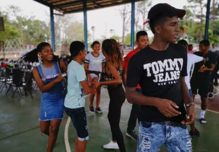 Los chicos de Barrios Panamá compartiendo. Cortesía Nefthaly Montenegro