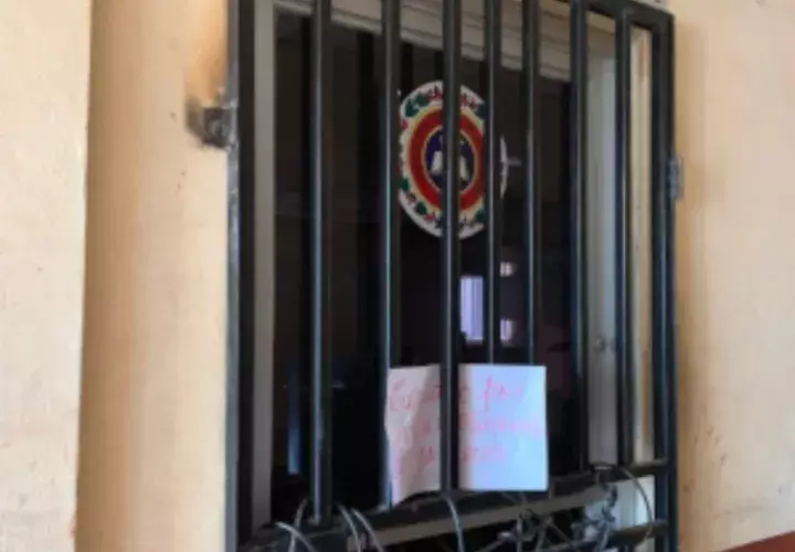 El representante de Puerto Armuelles, Eugenio Quintero pidió disculpas a todos los residentes del distrito de Barú, por llegar a la decisión de cerrar las puertas del municipio.