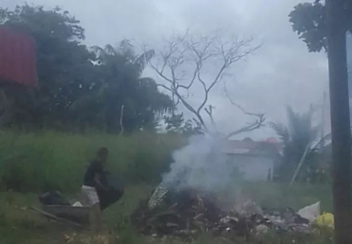 Muchos son afectados por la gran cantidad de humo que generan la acumulación de basura en lugares inapropiados  Foto/José Vásquez