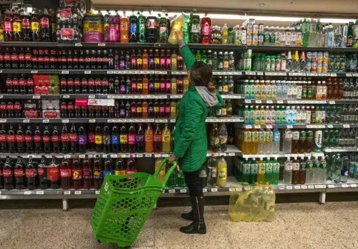 La venta de bebidas azucaradas se ha visto afectada por las importaciones en los últimos años.