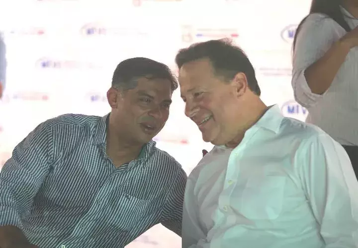 Adolfo "Beby" Valderrama junto a Juan Carlos Varela. 