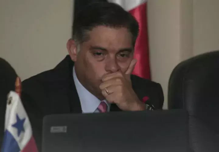 El diputado Valderrama ha sido duramente criticado por contar con diversos familiares nombrados en puestos claves en este gobierno. Archivo