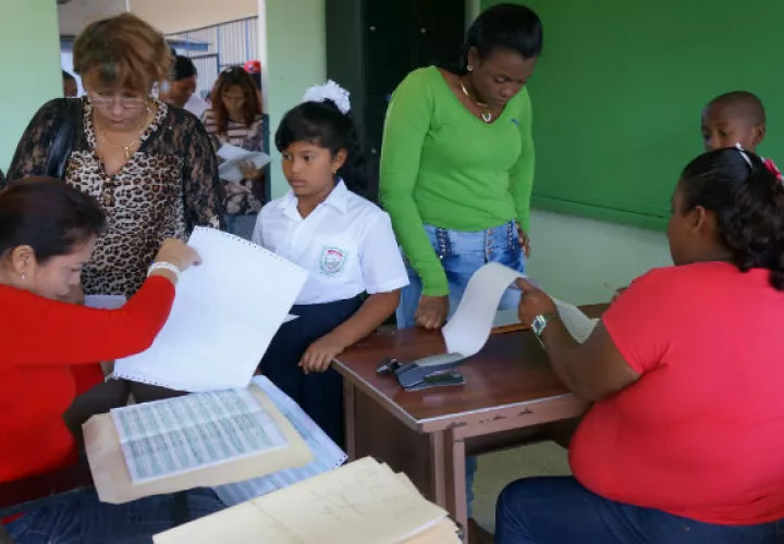 La Beca Universal es un programa dirigido a apoyar a que los estudiantes no abandonen las escuelas.