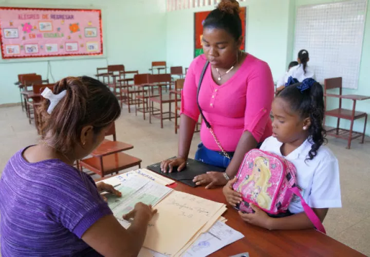 La Beca Universal se mantendrá para todos los estudiantes de las escuelas públicas, pero como una bonificación o ayuda social.