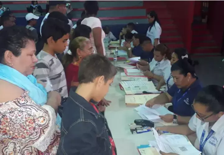 Estudiantes tienen hasta el 15 de febrero para retirar sus becas. Foto: Jesús Simmons