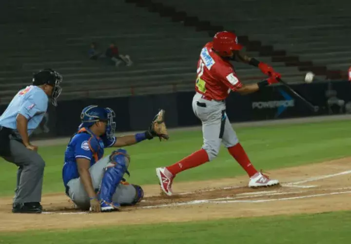 Béisbol mayor. Foto: Anayansi Gamez