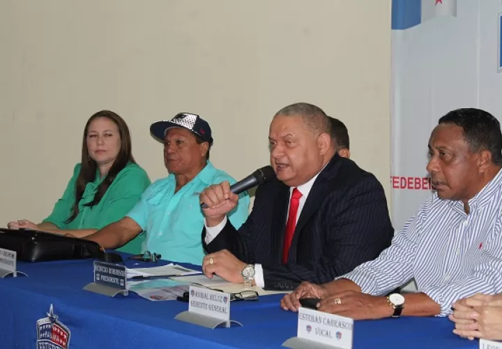 Benicio Robinson   cree que todo se debe a una persecución.