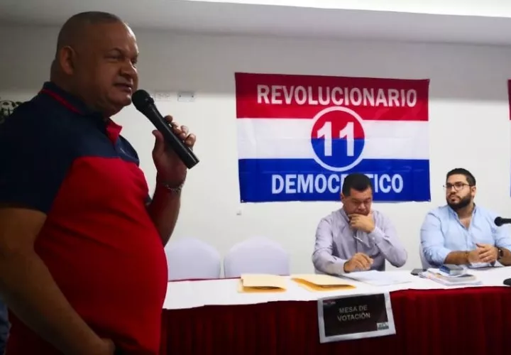 Benicio Robinson (izq.) está en su séptimo período como diputado. 