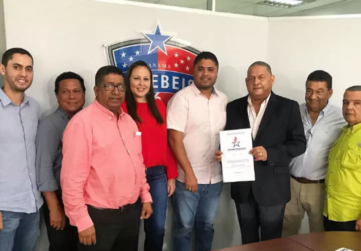 La nueva junta directiva de la Fedebeis c on Robinson al frente. Foto @Fedebis