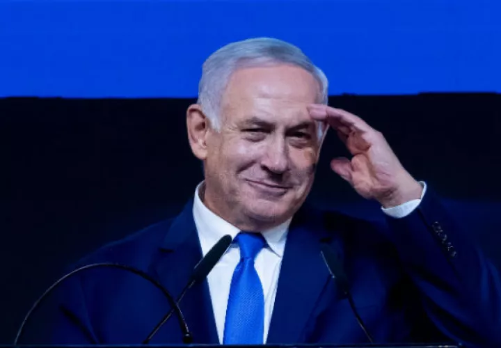  El primer ministro de Israel y jefe del partido Likud, Benjamin Netanyahu, celebra los resultados preliminares de las votaciones en Tel Aviv. Foto: EFE. 