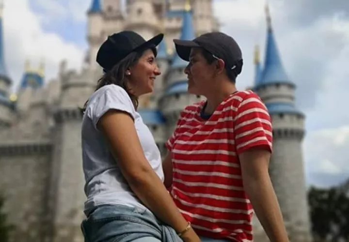 Valeria Vera junto a su futura esposa  Lucía Cano. Foto: Instagram