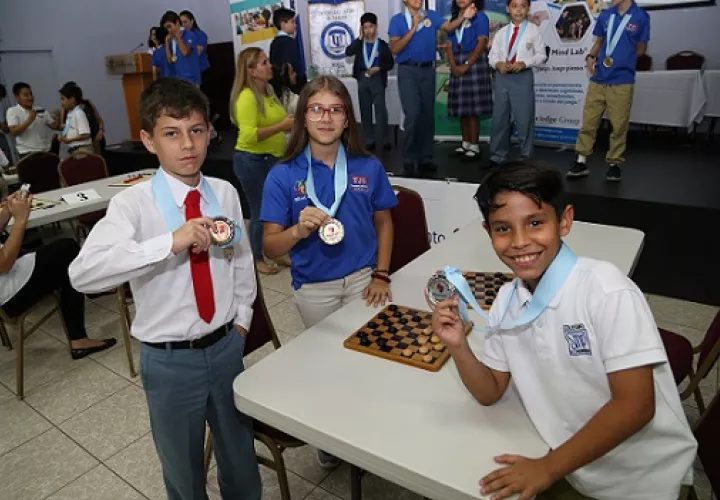 Campeones individuales de las Olimpiadas del Conocimiento, actividad que organizó Knowledge Group. Foto: Cortesía. 