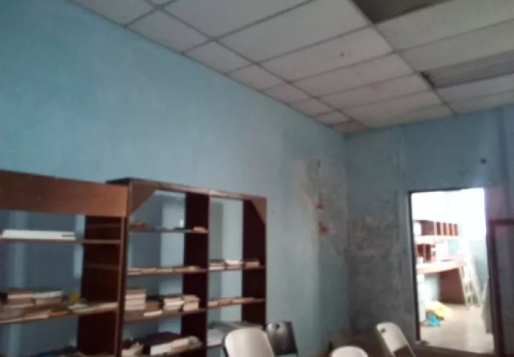 La renovación de la biblioteca formaban parte del proyecto de la alcaldía, pero nunca se llevó a cabo. Foto/Dióedes Sánchez