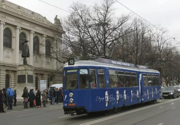 El transporte público como lugar de cultura. Foto/ EFE